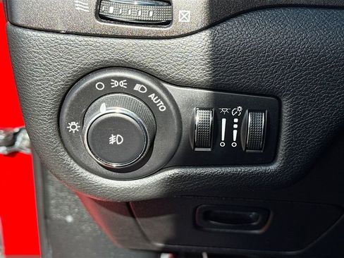 Used 2019 Jeep Cherokee Trailhawk image 33