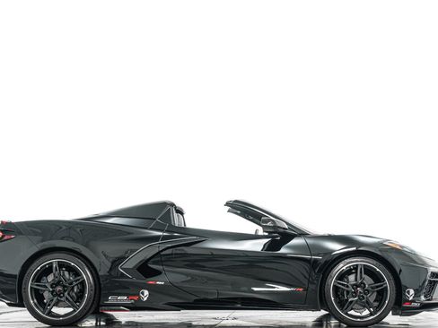 Used 2025 Chevrolet Corvette Stingray Preferred Conv w/ Chrome Exterior Badge Package RWD image 2