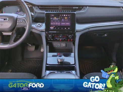 Used 2023 Jeep Grand Cherokee Altitude image 19