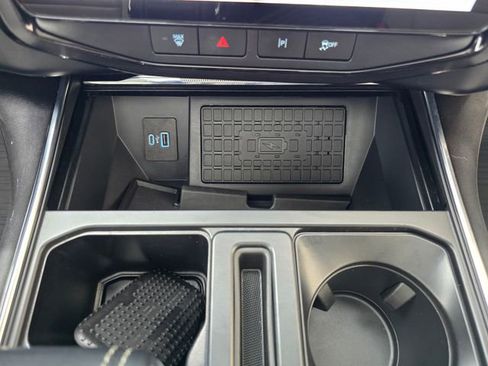 Used 2023 Ford F150 Lightning Platinum image 40