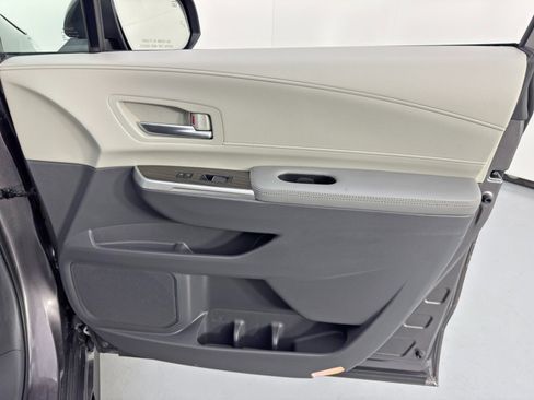 Used 2024 Toyota Sienna Limited image 49