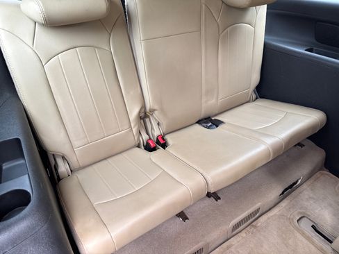 Used 2010 GMC Acadia SLT FWD image 18