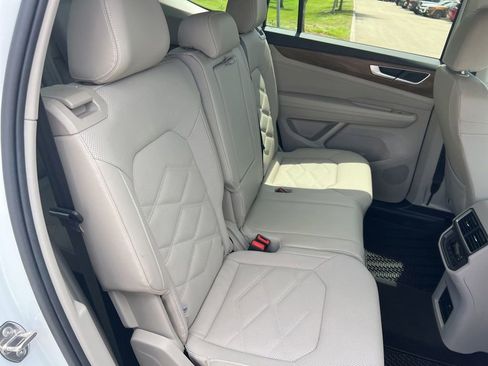 Used 2024 Volkswagen Atlas SE FWD image 44