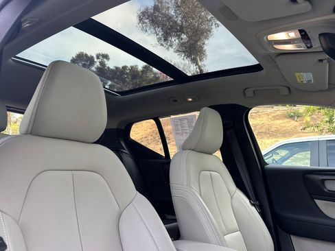 Certified 2025 Volvo XC40 B5 Plus AWD/4WD image 20