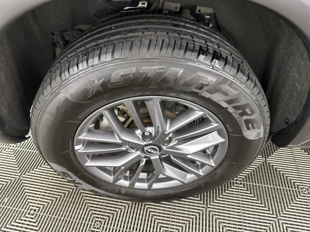 Used 2024 Nissan Rogue S AWD/4WD image 29