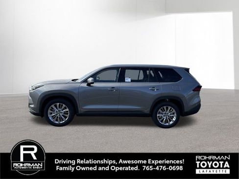 New 2026 Toyota Grand Highlander Platinum image 3