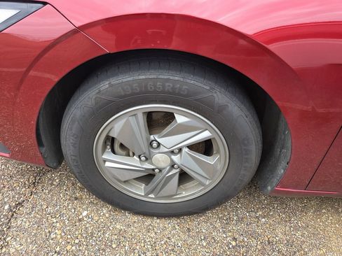 Used 2024 Hyundai Elantra SE FWD image 4