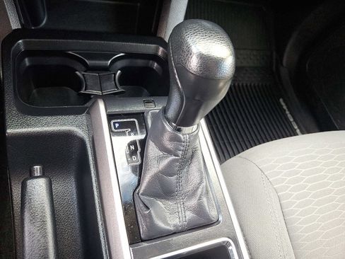 Used 2016 Toyota Tacoma SR5 w/ SR5 Appearance Package (SN) image 14