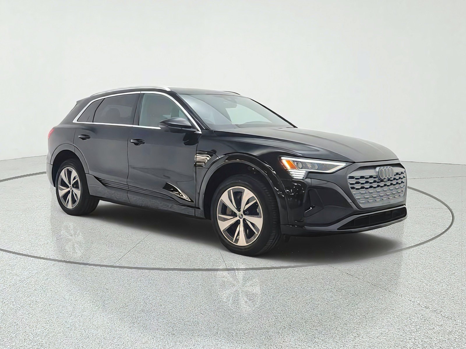Used 2024 Audi Q8 e-tron Premium Plus AWD/4WD image 3