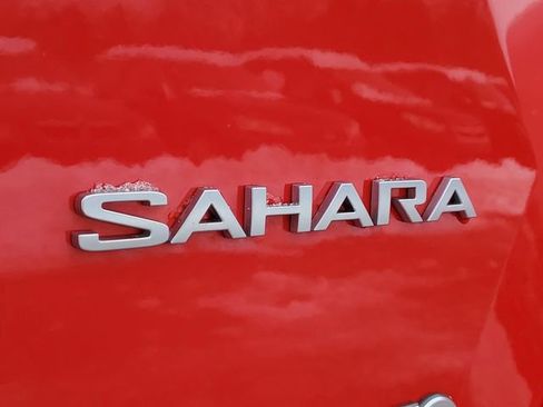 Used 2018 Jeep Wrangler Unlimited Sahara image 7
