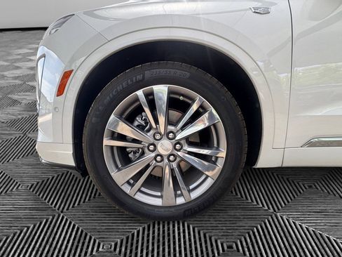 Certified 2024 Cadillac XT6 Premium Luxury w/ Technology Package FWD image 9