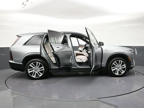 Used 2026 Cadillac Vistiq Luxury AWD/4WD image 34