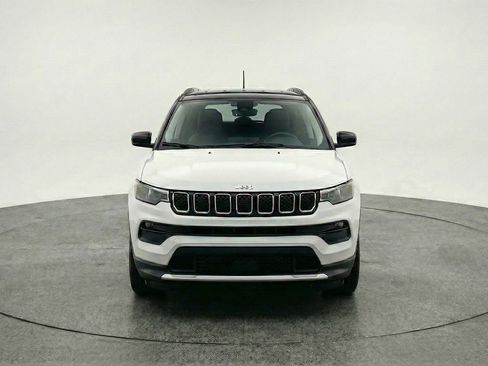 Used 2025 Jeep Compass Limited AWD/4WD image 2