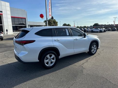 Certified 2023 Toyota Highlander L image 3