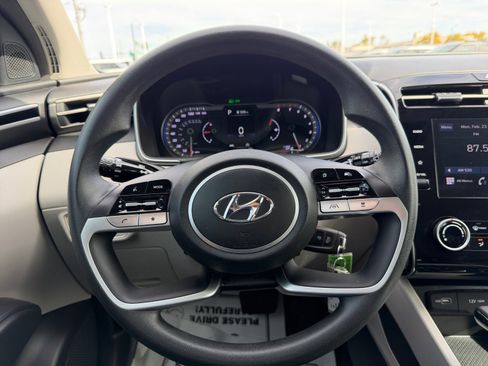 Certified 2023 Hyundai Tucson SE image 9