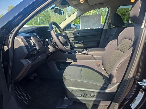 New 2025 Nissan Pathfinder SV image 8