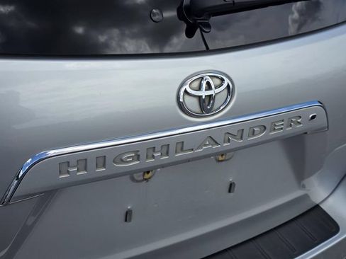 Used 2009 Toyota Highlander Limited w/ Extra Value Pkg 8 FWD image 15