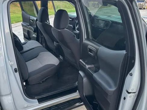Used 2021 Toyota Tacoma TRD Sport w/ Technology Package AWD/4WD image 7