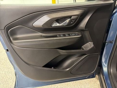 Used 2024 GMC Terrain SLE image 9