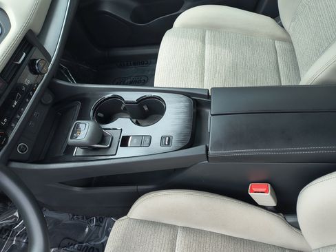 Certified 2023 Nissan Rogue SV FWD image 24