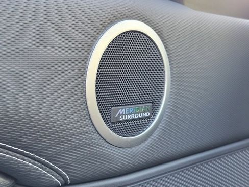 Used 2023 Land Rover Discovery Metropolitan Edition image 29