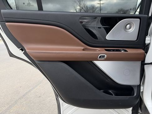 Used 2020 Lincoln Aviator Reserve w/ Equipment Group 202A image 14