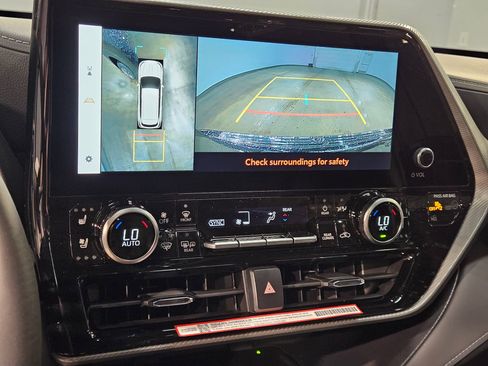 New 2026 Toyota Highlander Platinum AWD/4WD image 18