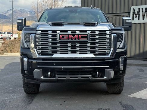 Used 2024 GMC Sierra 3500 Denali w/ Denali Reserve Package AWD/4WD image 3