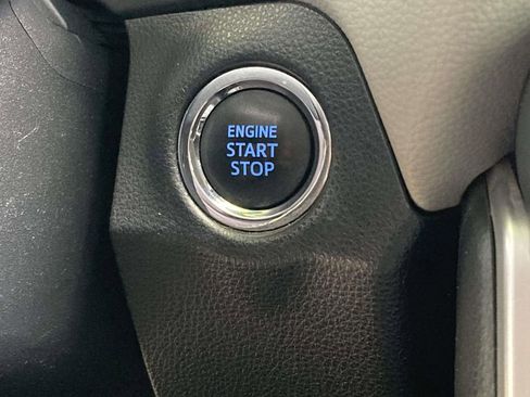 Used 2020 Toyota RAV4 XLE Premium FWD image 17