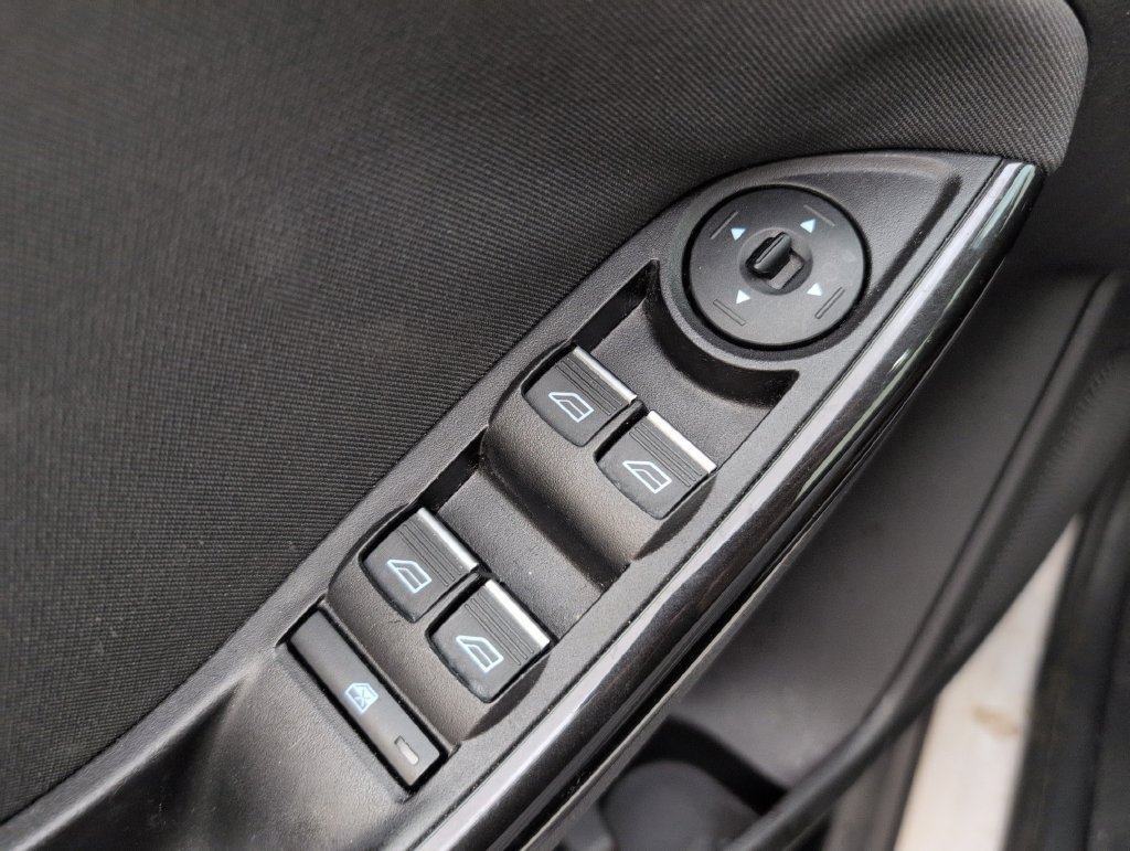 Used 2017 Ford Focus Titanium FWD image 31