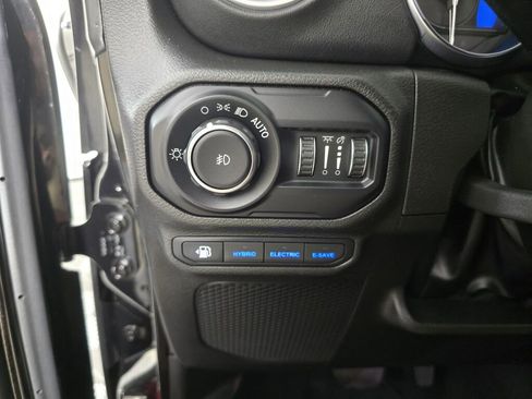 Used 2022 Jeep Wrangler Unlimited Sahara 4xe image 21