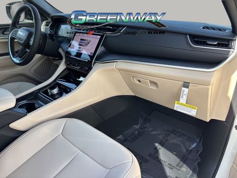 New 2025 Jeep Grand Cherokee Limited image 7