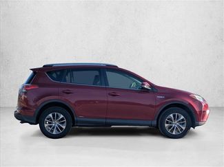 Used 2018 Toyota RAV4 LE AWD/4WD video 3