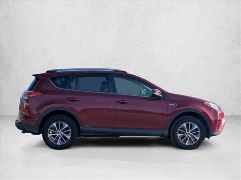 Used 2018 Toyota RAV4 LE AWD/4WD image 3