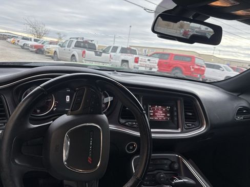 Used 2017 Dodge Challenger SXT image 12