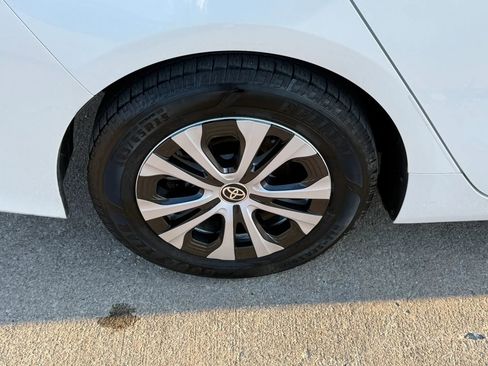 Used 2022 Toyota Prius Prime LE image 44