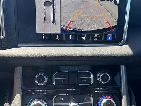 Used 2022 GMC Yukon XL Denali RWD image 13