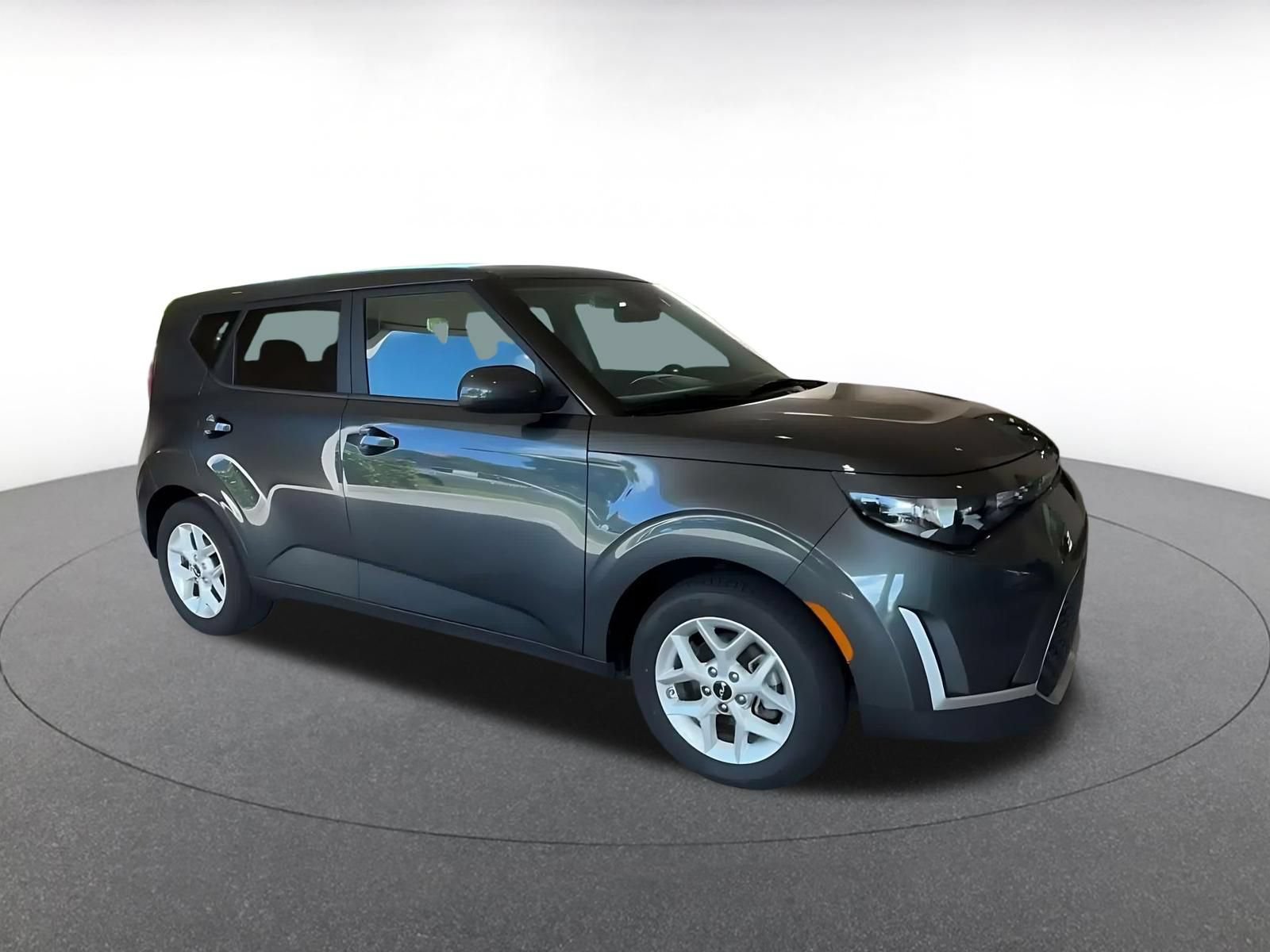 Used 2025 Kia Soul LX w/ LX Technology Package FWD image 2
