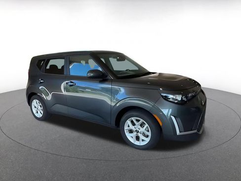 Used 2025 Kia Soul LX w/ LX Technology Package FWD image 2