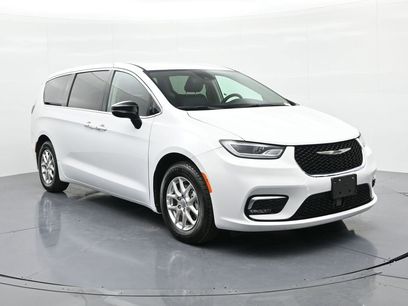 Used 2024 Chrysler Pacifica Touring-L