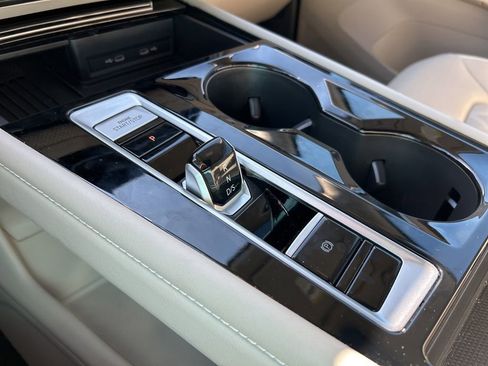 Used 2025 Volkswagen Atlas SEL Premium R-Line image 39