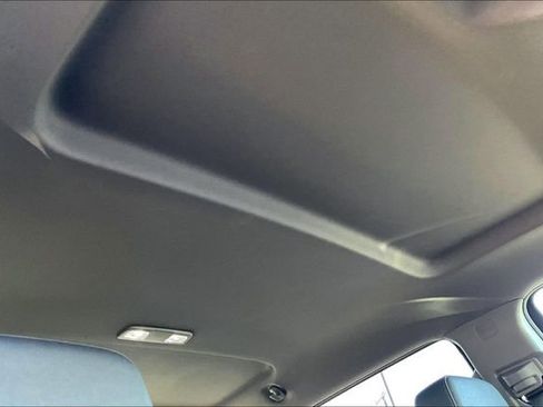 Used 2025 GMC Sierra 1500 SLT image 17