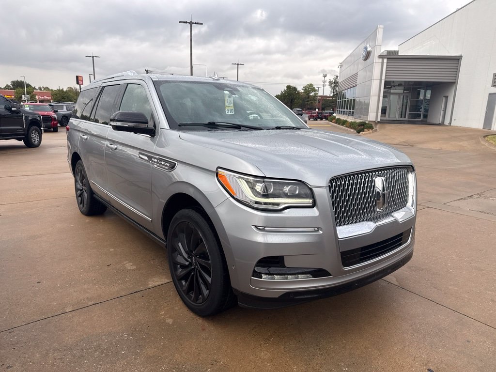 Used 2022 Lincoln Navigator Reserve RWD image 1