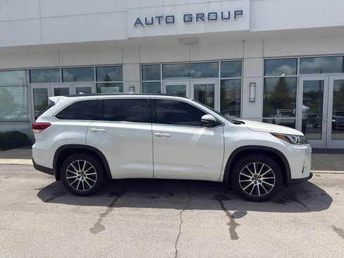 Used 2018 Toyota Highlander SE AWD/4WD image 2