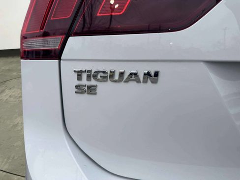 Used 2020 Volkswagen Tiguan SE w/ Panoramic Sunroof Package image 33