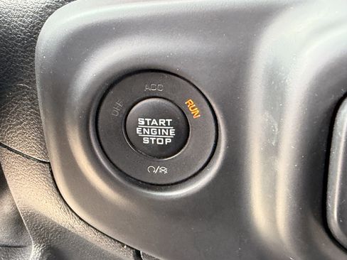 Used 2020 Jeep Gladiator Rubicon AWD/4WD image 18