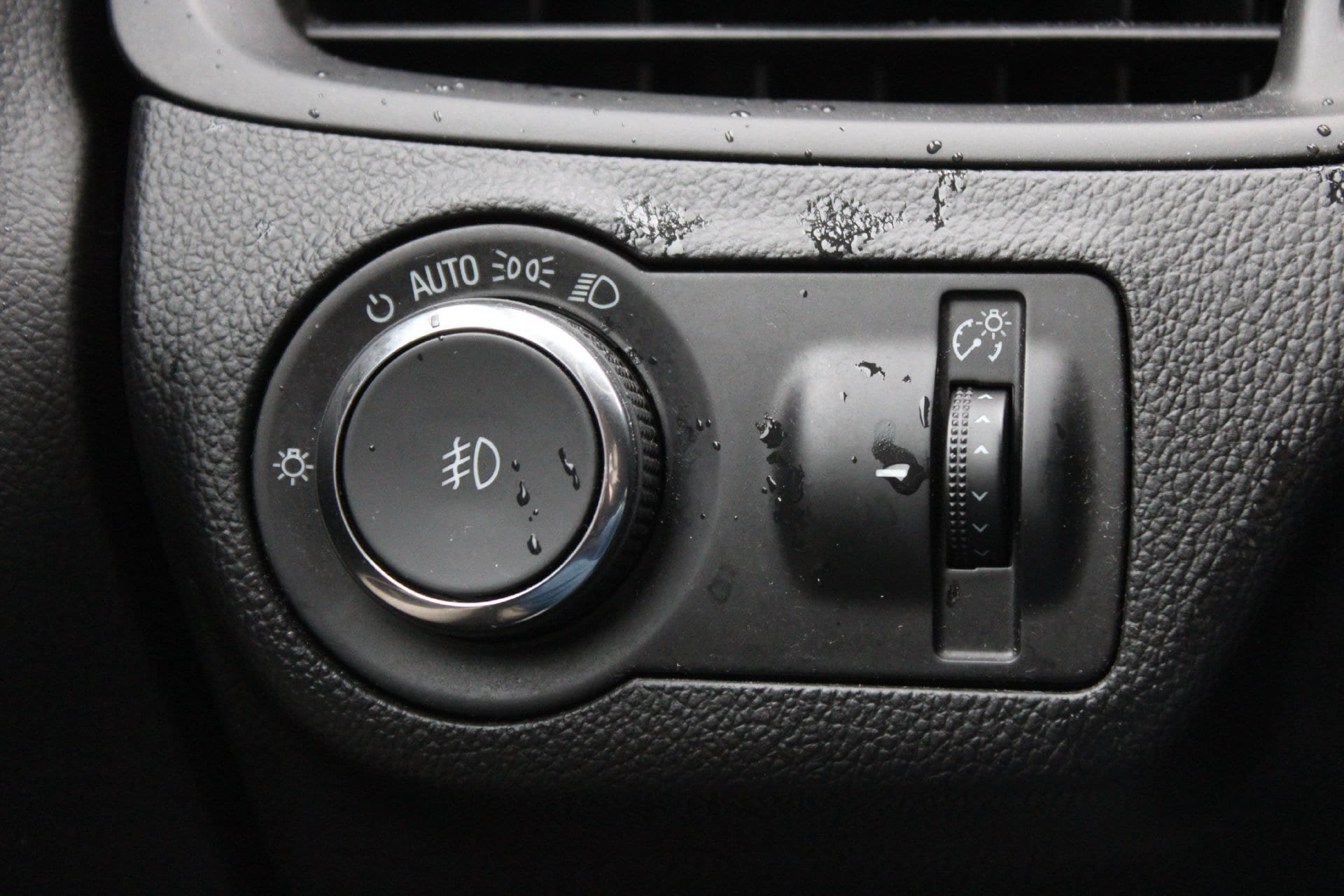 Used 2018 Buick Envision Essence FWD image 26