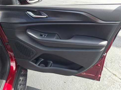 New 2025 Jeep Grand Cherokee Altitude image 6