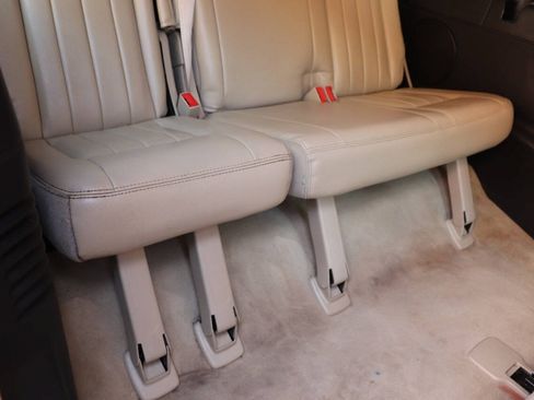 Used 2006 Lincoln Navigator Luxury RWD image 46