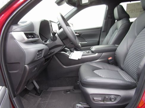New 2026 Toyota Highlander XSE AWD/4WD image 10